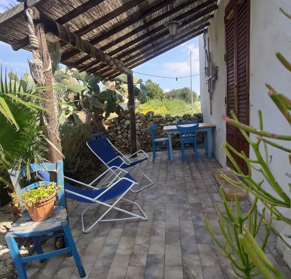 Sweet Old House Apartment Marsala Homestay